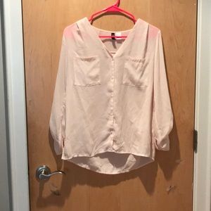 *NEVER BEEN WORN* Button up blouse